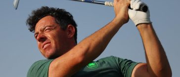 Rory McIlroy, del equipo de Irlanda, da el primer golpe (Getty Images)