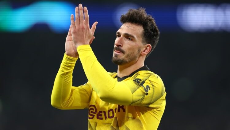 Hummels apunta como sustituto de Smalling en la Roma