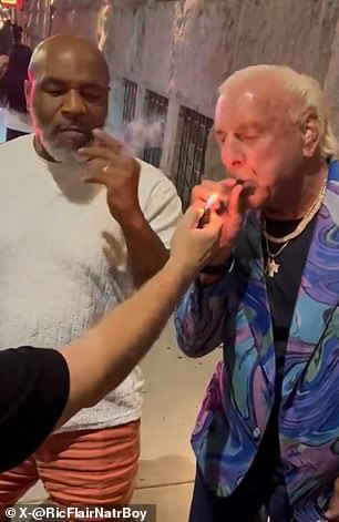 Mike Tyson y Ric Flair fuman marihuana