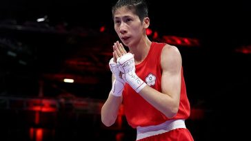 Lin Yu-ting (en la foto), quien al igual que Khelif fue descalificada del Campeonato Mundial Femenino el año pasado, ganó su pelea inaugural en el evento de boxeo de peso pluma femenino.