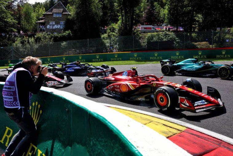 Carlos Sainz Jr (ESP) Ferrari SF-24 al inicio de la carrera. 28.07.2024. Campeonato Mundial de Fórmula 1, Ronda 14, Gran Premio de Bélgica, Spa Francorchamps, Bélgica, Día de la carrera. - www.xpbimages.com, Correo electrónico: requests@xpbimages.com © Copyright: Charniaux / XPB Images