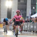 Coryn Labecki (EF Education-Cannondale) se lleva la victoria en el critérium femenino de élite