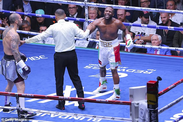 Floyd Mayweather tuvo un árbitro expulsado de su pelea contra John Gotti III