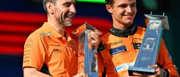 (De izq. a der.): Andrea Stella (ITA), director del equipo McLaren, y el ganador de la carrera, Lando Norris (GBR), de McLaren, celebran en el podio. 05.05.2024. Campeonato Mundial de Fórmula 1, Ronda 6, Gran Premio de Miami, Miami, Florida, EE. UU., Día de la carrera. - www.xpbimages.com, Correo electrónico: requests@xpbimages.com © Copyright: Price / XPB Images