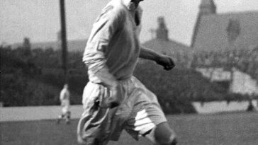 Peter Doherty fue un brillante goleador del Manchester City, retratado aquí en 1936.