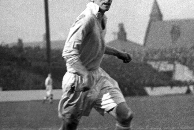 Peter Doherty fue un brillante goleador del Manchester City, retratado aquí en 1936.