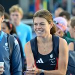 Lauren Steadman se familiariza con la natación en los Juegos Paralímpicos de París 2024 Crédito de la foto World Triathlon