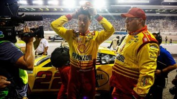 Posible sanción de NASCAR para Joey Logano (Video)