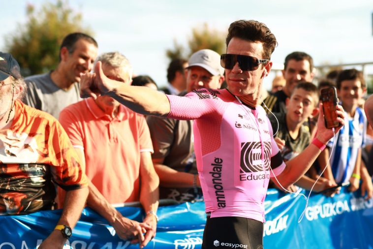 Rigoberto Urán se fractura la cadera y abandona el 'último baile' Vuelta a España