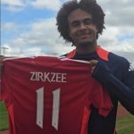 Joshua Zirkzee lucirá el número 11 en su campaña de debut en el Manchester United la próxima temporada