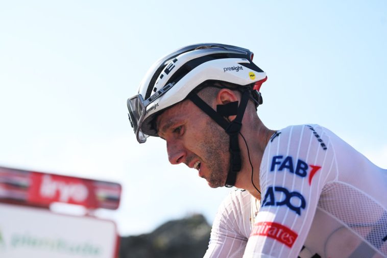 UAE Team Emirates: Adam Yates sigue protegido en la Vuelta a España pese a perder tiempo en la manga