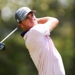 Justin Thomas realiza un golpe de salida en el quinto hoyo durante una ronda de práctica antes del Tour Championship 2024 en East Lake Golf Club el 28 de agosto de 2024 en Atlanta, Georgia. (Mike Mulholland/Getty Images)