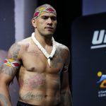 ¿Israel Adesanya peleó contra Dricus du Plessis lesionado en UFC 305? Alex Pereira así lo cree