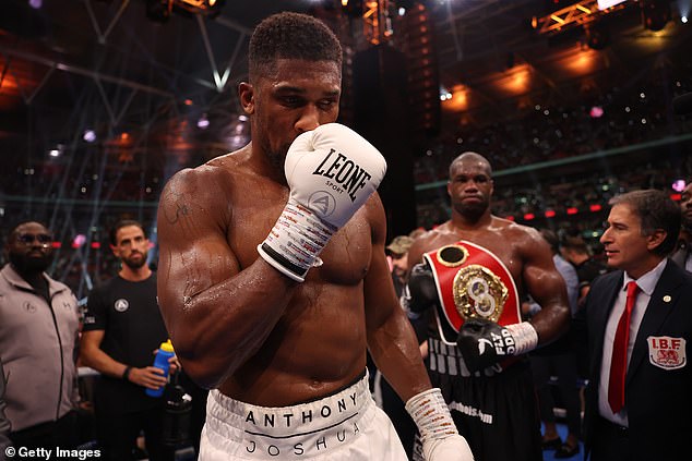 La carrera de Anthony Joshua se encuentra en una encrucijada después de la derrota ante Daniel Dubois, pero lo único que es seguro es otra pelea respaldada por Arabia Saudita.