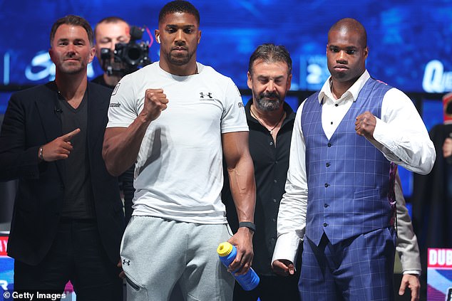 Anthony Joshua (en la foto de la izquierda) se enfrentará a Daniel Dubois (derecha) por una oportunidad de convertirse en tres veces campeón mundial al reclamar el título mundial de peso pesado de la FIB.