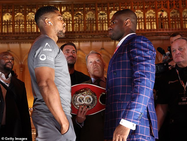 Anthony Joshua (izquierda) y Daniel Dubois (derecha) se enfrentaron por última vez antes de su pelea.