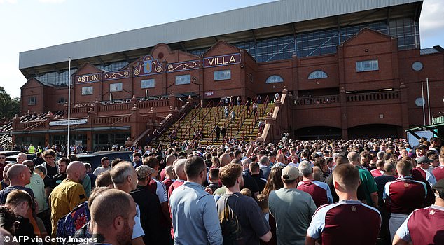 Aston Villa defiende el precio de las entradas de la Liga de Campeones insistiendo en que necesitan tomar "decisiones difíciles" para garantizar que el club pueda competir financieramente, después de que se les pidiera a los fanáticos que desembolsaran hasta £ 97 para ver al club en Europa