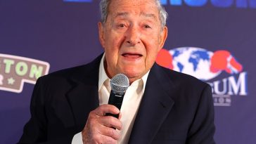 El promotor Bob Arum le ha dicho brutalmente a Anthony Joshua que su carrera en el boxeo ha terminado