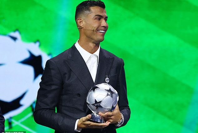 Cristiano Ronaldo recibió un premio por ser el máximo goleador de la historia de la Champions League