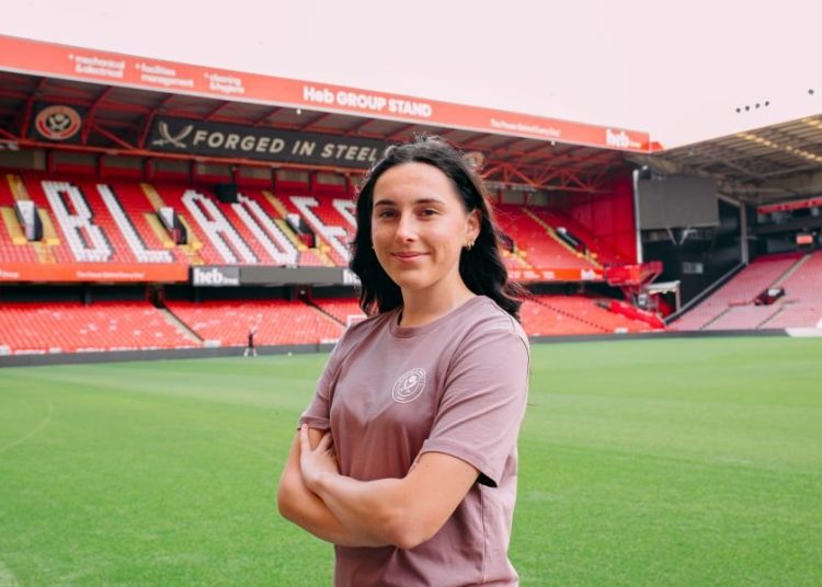 Sheffield United sign Charlotte Wardlaw on loan