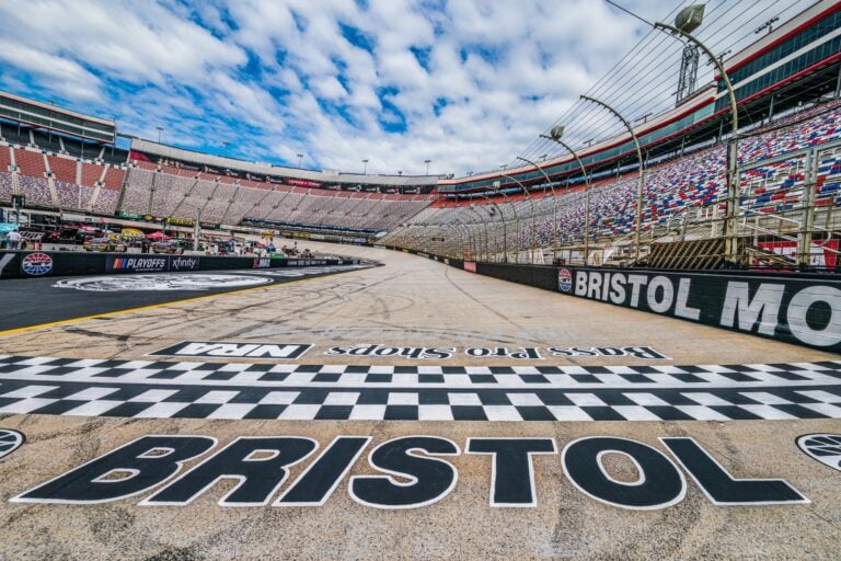 El huracán Helene destruye el cartel del Bristol Motor Speedway