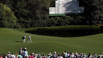 Bryson DeChambeau camina por el hoyo 11 durante la tercera ronda del Torneo Masters 2024 en el Augusta National Golf Club. (Jamie Squire/Getty Images)