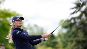 JERSEY CITY, NUEVA JERSEY - 19 DE MAYO: Gianna Clemente de los Estados Unidos juega su tiro desde el cuarto tee durante la ronda final del Mizuho Americas Open en el Liberty National Golf Club el 19 de mayo de 2024 en Jersey City, Nueva Jersey. (Foto de Sarah Stier/Getty Images)