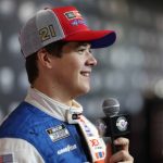 Harrison Burton firma con nuevo equipo de NASCAR para 2025