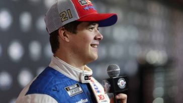 Harrison Burton firma con nuevo equipo de NASCAR para 2025