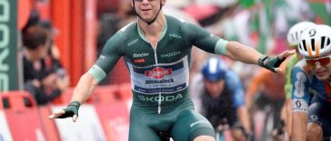 Kaden Groves logra su tercera victoria de etapa en la Vuelta a España tras heredar el liderato en puntos de Wout van Aert