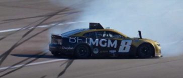 Kyle Busch se estrella mientras lideraba en Kansas Speedway (Video)