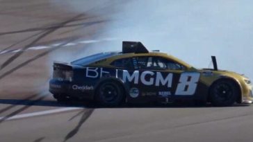 Kyle Busch se estrella mientras lideraba en Kansas Speedway (Video)