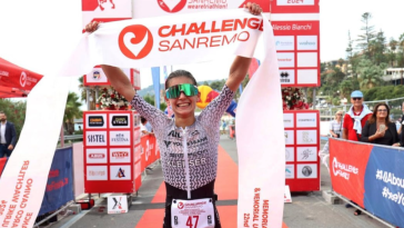 La estrella emergente Panagiotis Bitados consigue su cuarta victoria al ganar el Challenge Sanremo - Triatlón Hoy