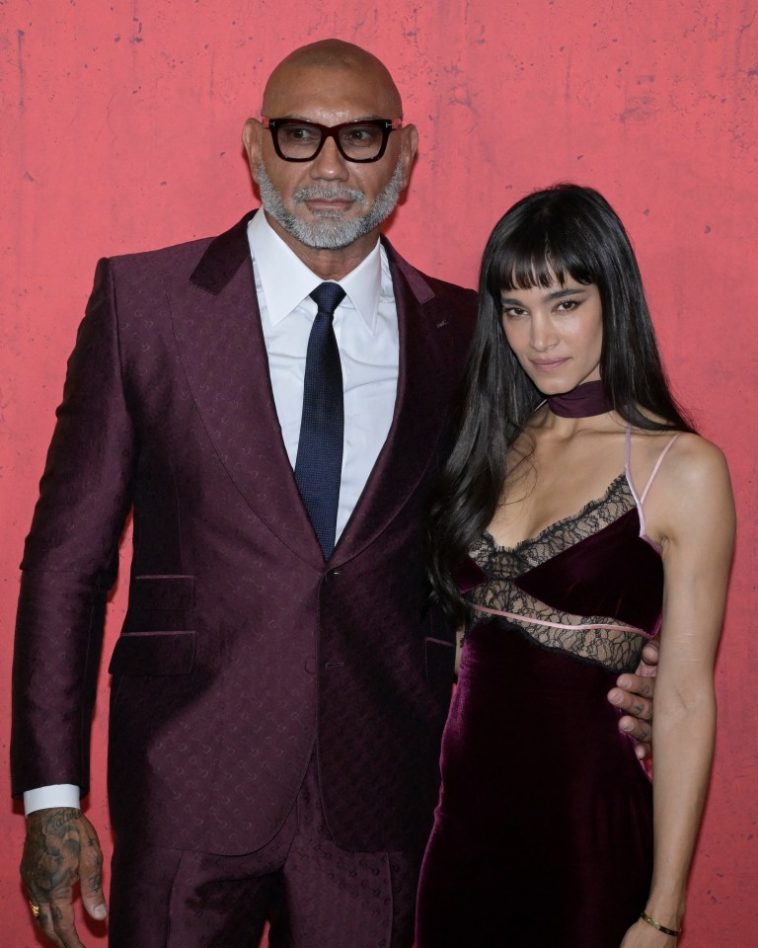 Dave Bautista y Sofia Boutella sorprendieron en la proyección de The Killer's Game