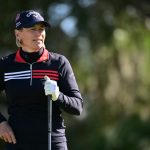 Annika Sorenstam de Suecia se encuentra en el hoyo 16 durante la ronda final del Torneo de Campeones Hilton Grand Vacations en Lake Nona Golf & Country Club el 21 de enero de 2024 en Orlando, Florida. (Foto: Julio Aguilar/Getty Images)