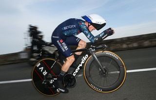 MÓNACO, FRANCIA - 21 DE JULIO: Jonas Vingegaard Hansen de Dinamarca y Team Visma | Lease a Bike esprinta durante la 111.ª edición del Tour de Francia 2024, etapa 21, una contrarreloj individual de 33,7 km desde Mónaco hasta Niza / #UCIWT / el 21 de julio de 2024 en Mónaco, Francia. (Foto de Dario Belingheri/Getty Images)