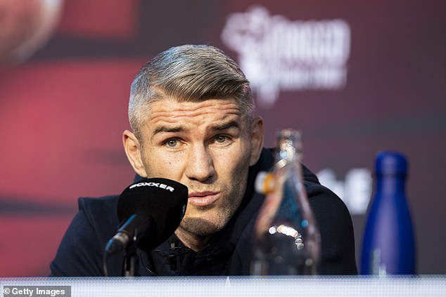 Liam Smith se vio obligado a retirarse de su pelea con Josh Kelly en Wembley