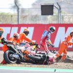 Martin logra su primera victoria en un GP en cuatro meses, el caos detrás de él