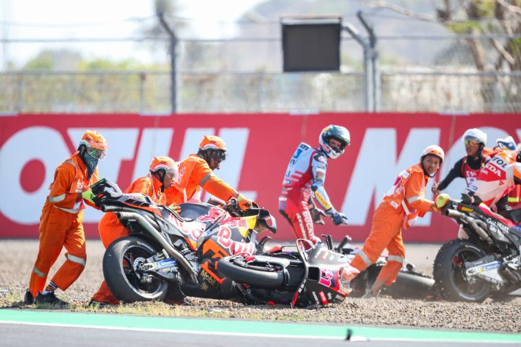 Martin logra su primera victoria en un GP en cuatro meses, el caos detrás de él