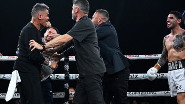 Un entrenador de boxeo fue golpeado por el hermano de un boxeador en escenas horribles en Sydney