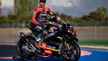 Max Biaggi con Aprilia RSV4 X ex3ma