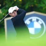 Rory McIlroy de Irlanda del Norte en el hoyo 17 durante el tercer día del Campeonato BMW PGA 2024 en el Wentworth Golf Club en Virginia Water, Surrey