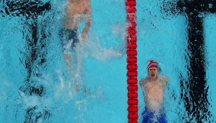 Schwimmer Topf ganó más de 50 metros Rücken a Medaille