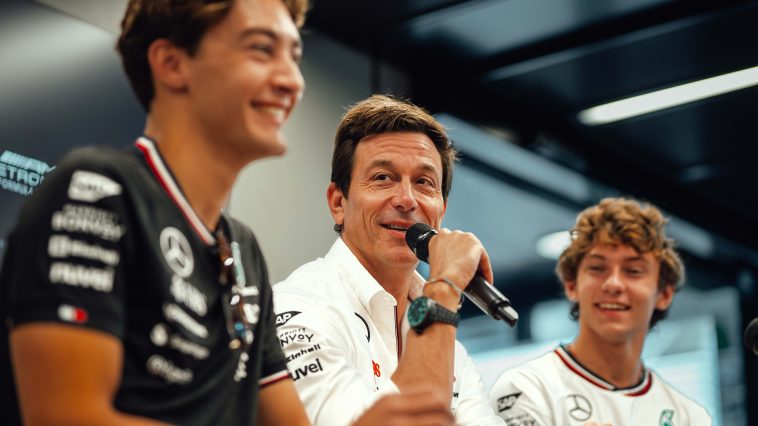 Wolff admite que los errores de Antonelli serán "más visibles" que los de Russell cuando comience su carrera en la F1