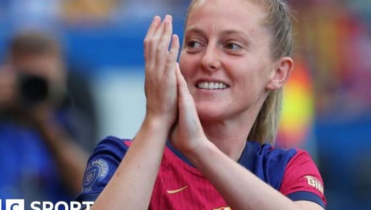 Keira Walsh applauds the Barcelona fans