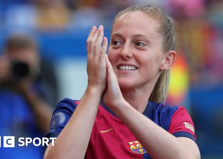 Keira Walsh applauds the Barcelona fans