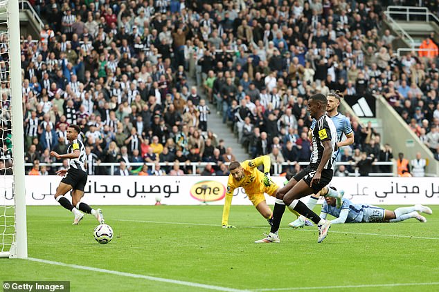 Alexander Isak anotó un gol en el minuto 78 contra el juego para darle tres puntos al Newcastle