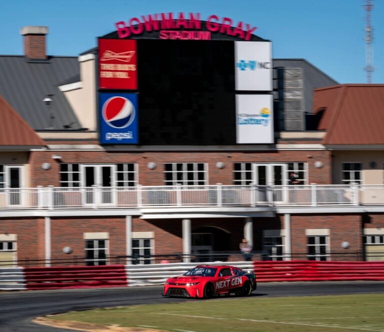 53 años después de la meta, Bobby Allison obtiene la victoria en NASCAR