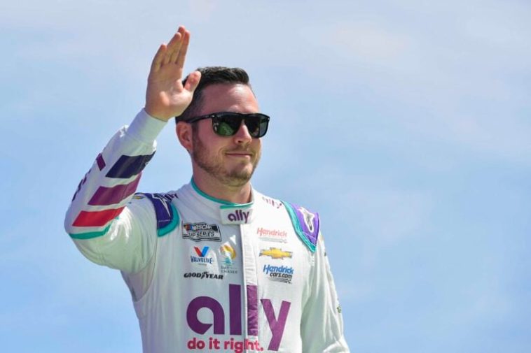 Alex Bowman descalificado tras Charlotte; Eliminado de los playoffs