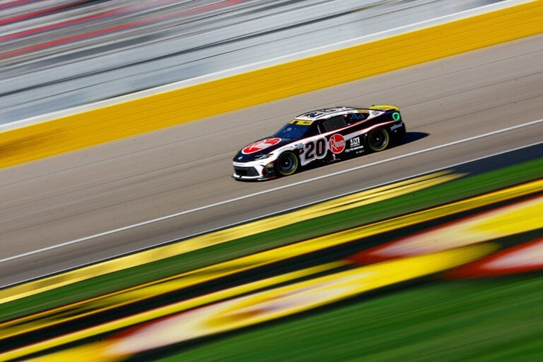 Christopher Bell gritó en la radio tras perder en Las Vegas